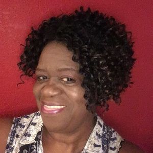 Meet your Posher, Iola